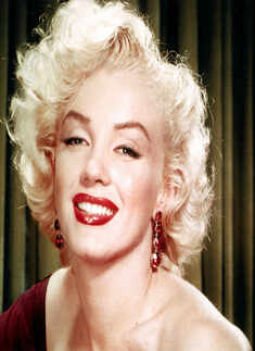 Blondes in Hollywood