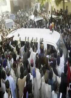 Latest pics: Benazir laid to rest