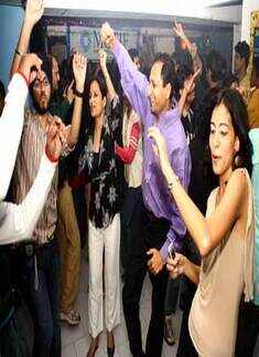 Dance party of Motif