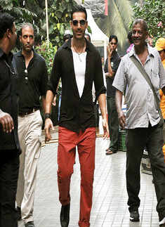 Welcome Back: On the sets