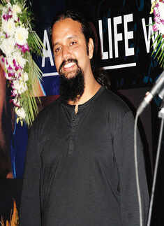 Raghu Dixit visits engineering college