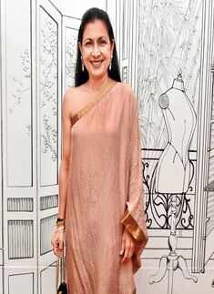 Socialites at a boutique launch