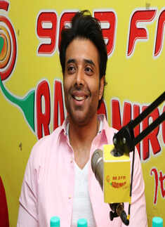 Dhoom 3 cast on Radio Mirchi