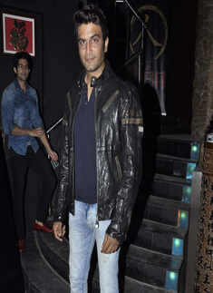 Darr @ The Mall: Completion party