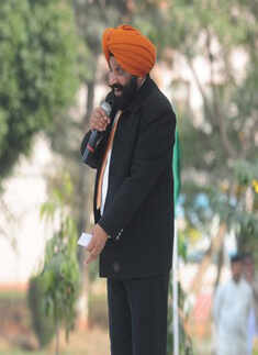 Sunil Grover performs @ Tihar Jail