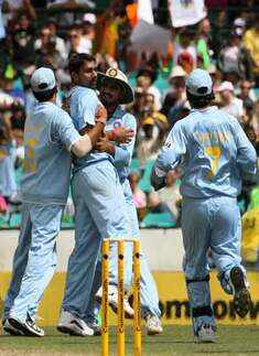 Sydney ODI: Oz loses early wkts