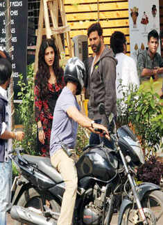 Akki, Shruti on sets of Gabbar