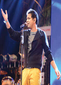 Singer Karthik's live in concert
