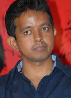 6-5=2 team celebrates in Bangalore