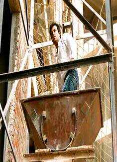 Woh Rehne Waali Mehlon Ki