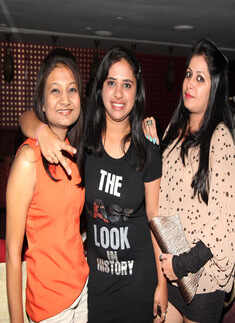 Saturday night fever at i-Bar