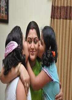Khushboo with her kids