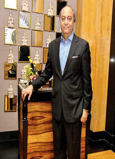 Jaswinder Narang hosts a dinner party