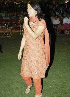 Performance: Sanober Kabir 