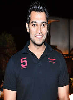 Rajveer Arora hosts a party