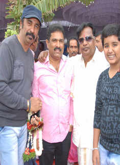 Darshan celebrates birthday with fans 