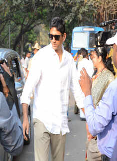 Celebs visit Ambareesh at hospital