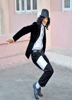 Gutthi, MJ turn Indori!