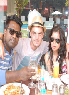 Brunch with friends at 24/7