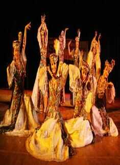 Uzbekistan girls perform