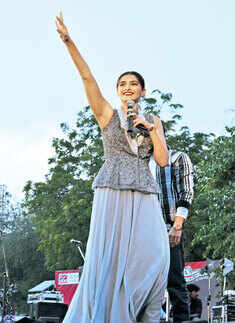 Bollywood celebs @ SRCC cultural festival