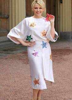 Kylie gets OBE award