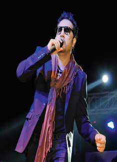 Mika, Parikrama at KMC