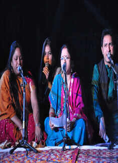 Holi celebrations at Dilli Haat