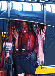 Foreign tourists play Holi!