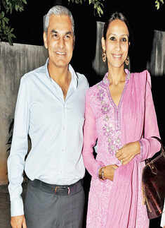 Dinner party in the city