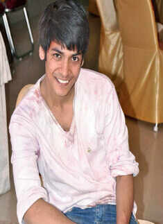 Aman and Piyush organise Holi bash