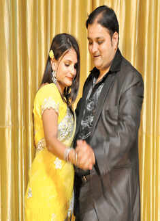 Neelam and Shunty hosts pre-Holi bash