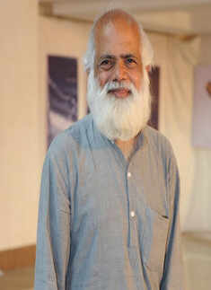 Ravi Jadhav inaugurates an exhibition