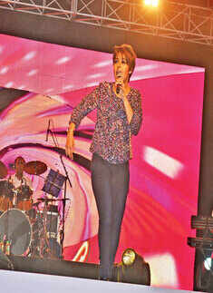 Sunidhi Chauhan performs in Kanpur