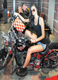 Bikes & babes @ health cafe launch