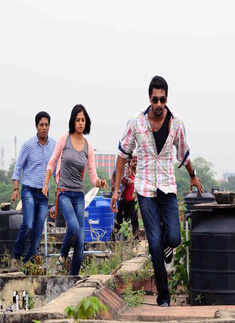 Oru Kanniyum Moondru Kalavanigalum