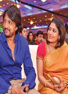 Double wedding in the city