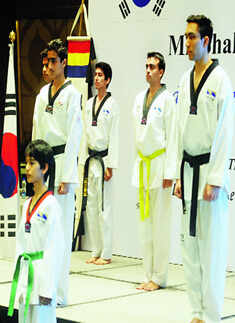 SRK at Korean ceremony