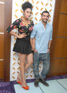 Diganth and Ragini get cosy @ press meet