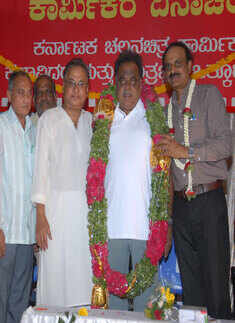 Ambareesh, Duniya Vijay observe May Day