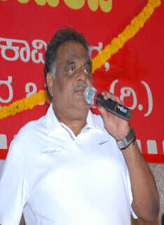 Ambareesh, Duniya Vijay observe May Day