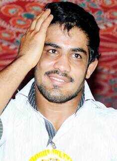 Sushil being felicitated