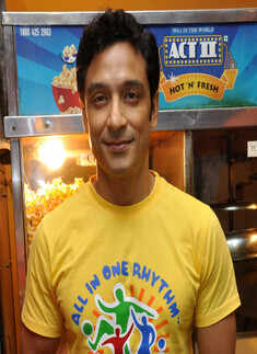 Ami Shudhu Cheyechi Tomay: Premiere