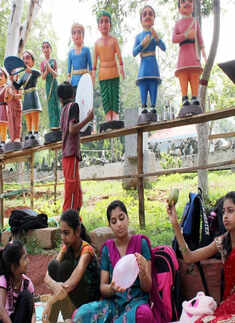 Children at the Chinnara Mela