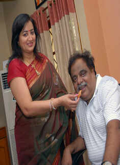 Amabreesh celebrates birthday with fans