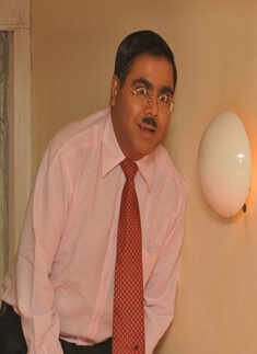 Mir plays professor Fellini