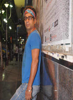 Premiere: Khashi Katha 