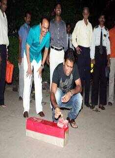 Dhoni celebrates Diwali