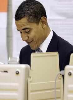 Obama votes in Chicago