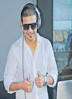 Poolside party at Aqua